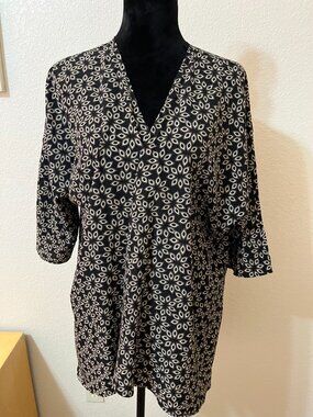 LuLaRoe Black and White Geometric Print Tunic